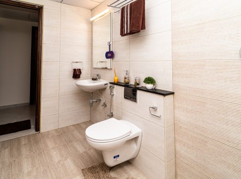 Casagrand Majestica - Luxury Washroom Side View